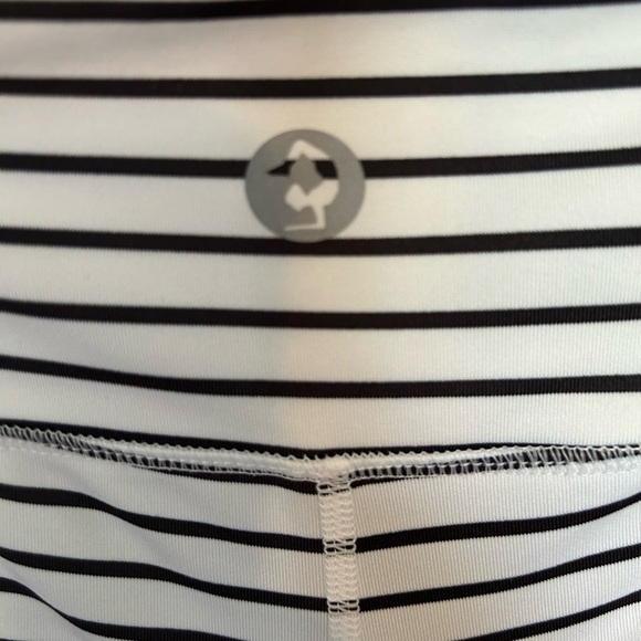 Scorpio Sol Luxury Performance Crop
Size S White Black Stripe - Picture 3 of 9